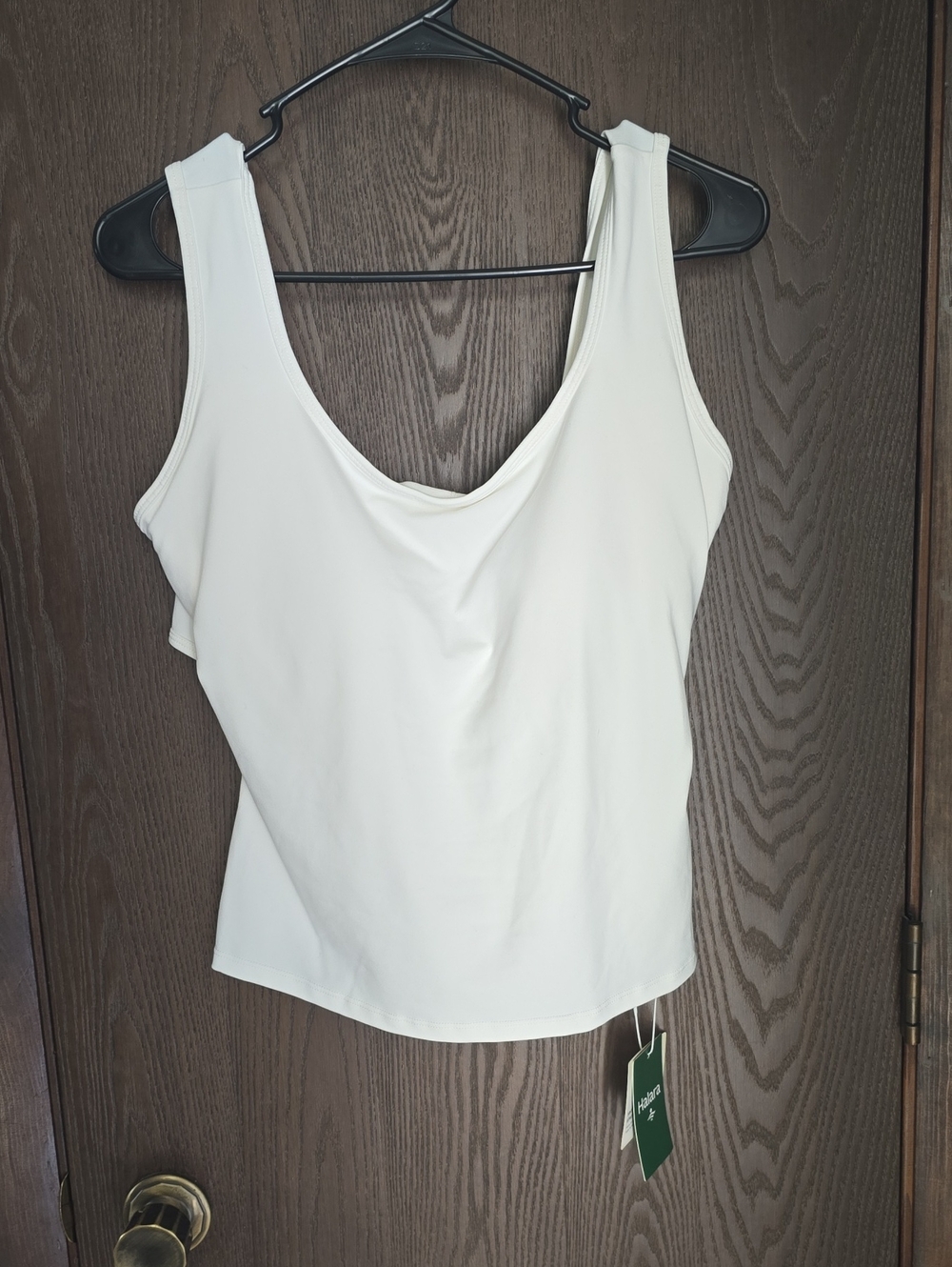 HALARA Whitw Scoop Neck Tank Top